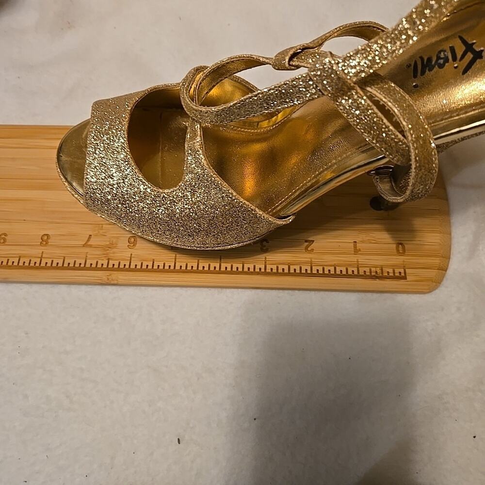 Fioni Gold Heels Size 7 - Picture 4 of 6